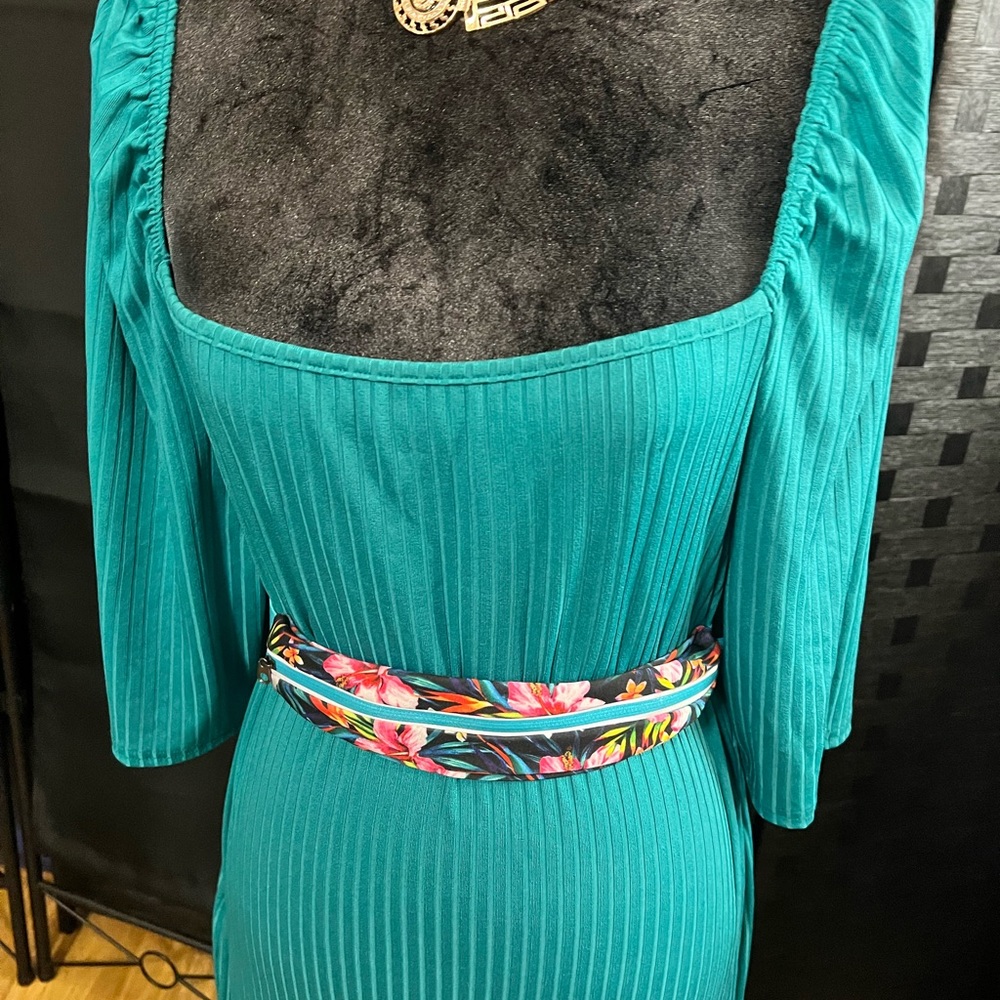 Dress - Picture 6 of 8